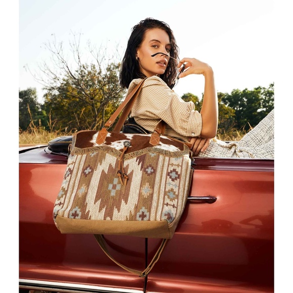 CAPTIVATING  MYRA COW HIDE TOTE BAG FREE SHIPPING - Picture 5 of 11